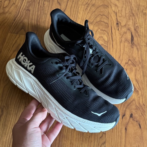 Hoka One One Shoes - Hoka ARAHI 7 women’s Black Running Shoes size 10b